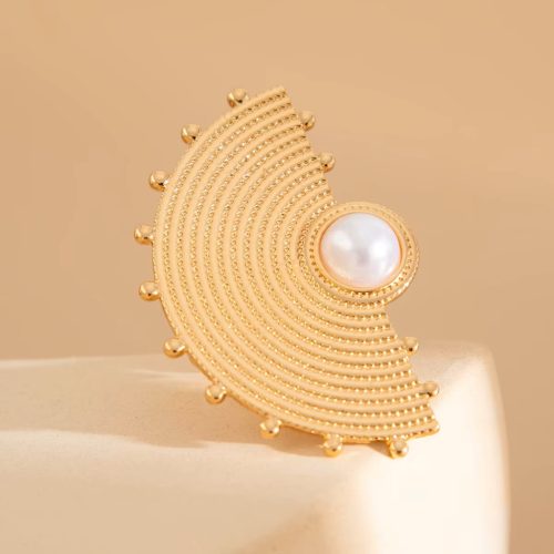 Modering mit gebogener Form – in Goldfarbe