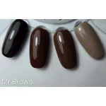 Der Mr. Brown Gellackkollektion mit 4 Gel-Nagellacken und einer kostenlosen Margerite.